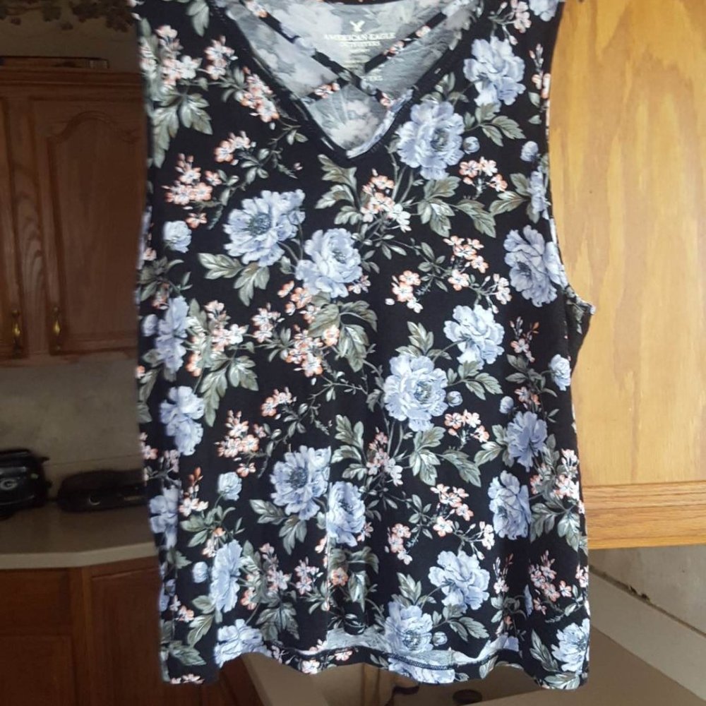 AMERICAN EAGLE OUTFITERS WOMENS  TANK  TOP  SIZE XL